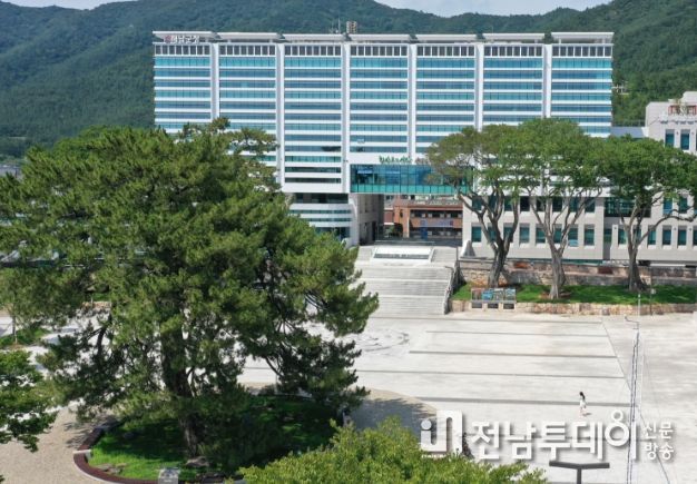 해남군, 외국인 계절근로자 도입으로 김가공 일손 지원