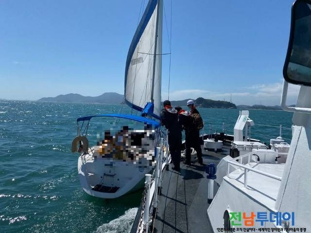 완도해양경찰서(서장 박제수)는 21일 15시 05분경 다랑도 남서쪽 기관이 고장난 A선박(4.05톤 세일링 요트)과 승선원 5명을 구조했다고 밝혔다.