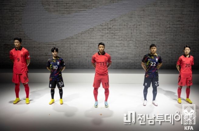 (왼쪽부터) 조규성, 지소연, 황희찬, 권창훈, 김혜리의 모습.