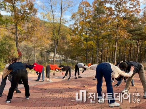 어린이집, 유치원, 지역아동센터 선생님들이 숲에서 생태감수성을 키우다.
