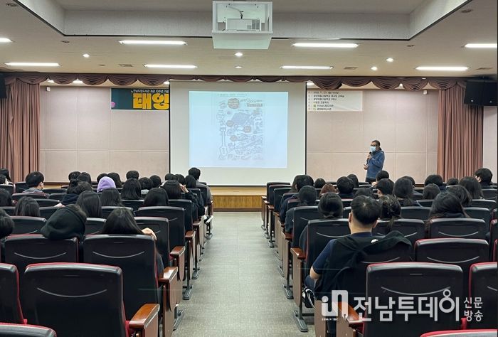 광양중마도서관, 이명현 천문학자 초청 ‘찾아가는 과학 북 콘서트’ 마쳐