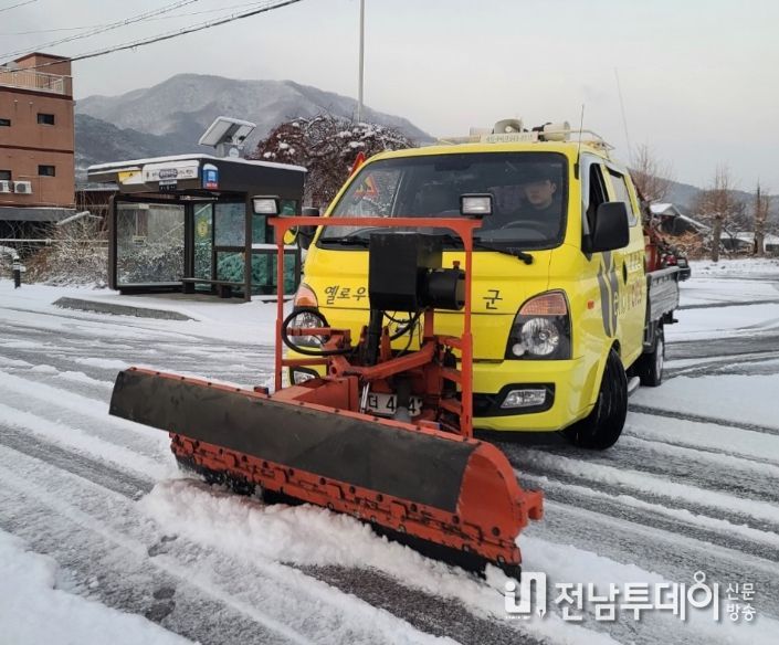 14일 새벽 대설주의보 발령… 장성군, 신속 제설작업