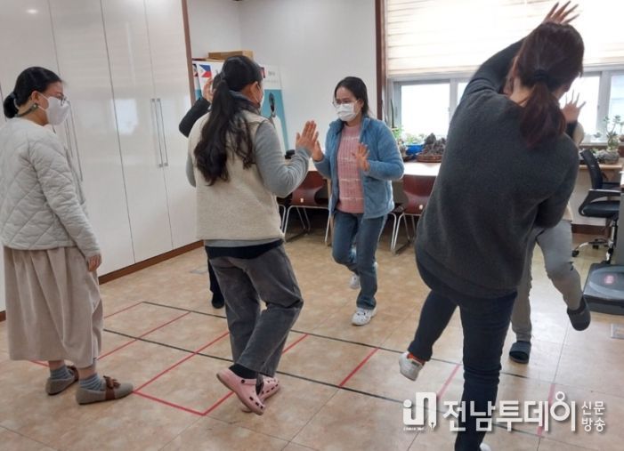 베트남 전통춤을 활용한 신체활동