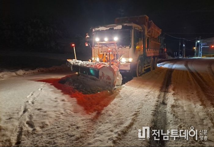 함평군, 발빠른 제설작업 “군민 불편 최소화”