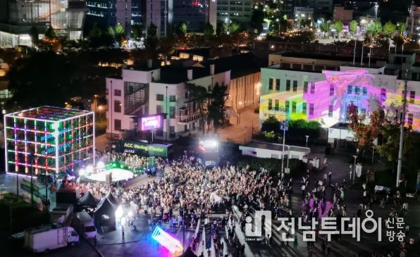 광장축제 콜렉티브 롬 무대작품