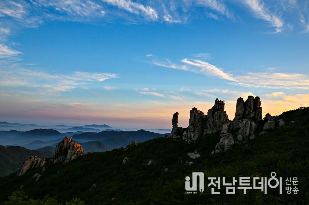 전남 도립공원 사진 콘테스트 최우수(박철환-천관산 죽봉)