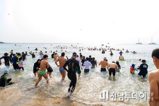 제24회 서귀포겨울바다 국제펭귄 수영대회