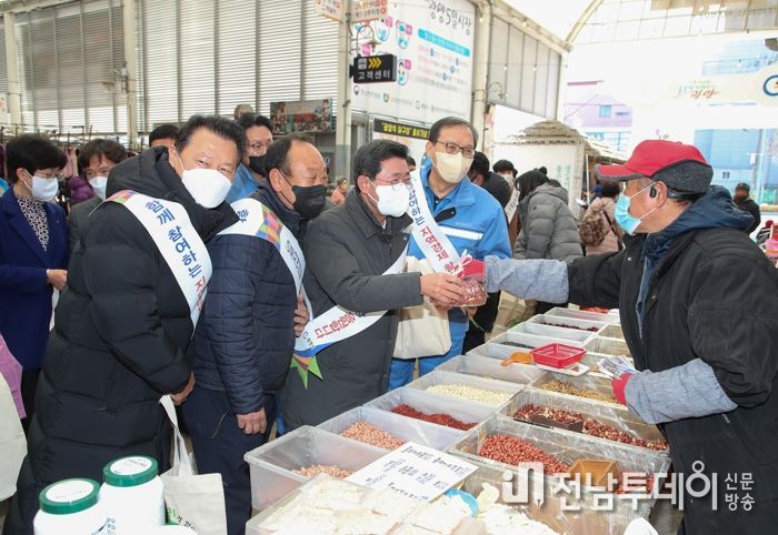 광양시 정인화시장, 설 앞두고 전통시장 민생탐방