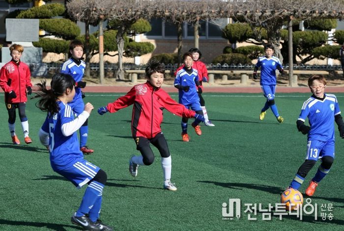 장흥군, 유소년 축구 동계 전지훈련으로 지역경제 활기