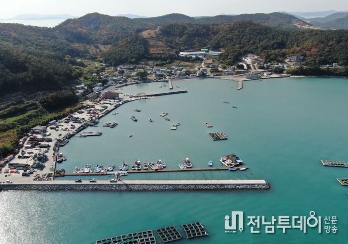 대상지인 완도읍 망남항 전경