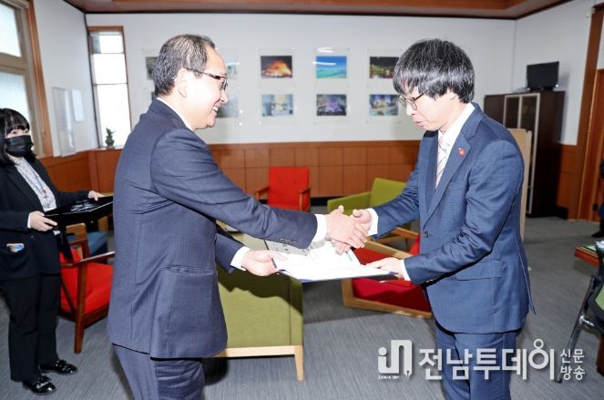 강병삼 제주시장과 최낙균 변호사