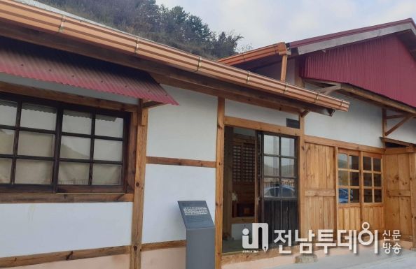 윤동주 친필 유고 ’하늘과 바람과 별과 시‘를 지켜낸 망덕포구 정병욱 가옥