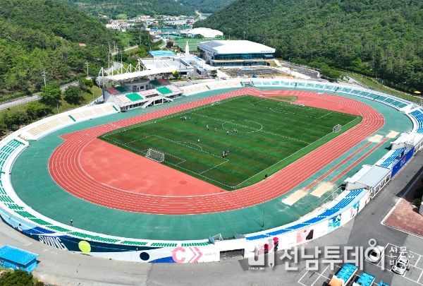 제31회 전남장애인체육대회 육상 경기가 열린 완도공설운동장 전경