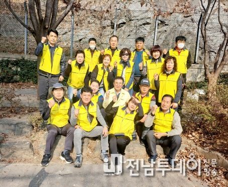 광양 중마동, 광양만상공인회 봄맞이 봄꽃 심기 행사 가져