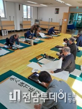 장흥군, ‘찾아가는 노인복지관 프로그램’ 인기