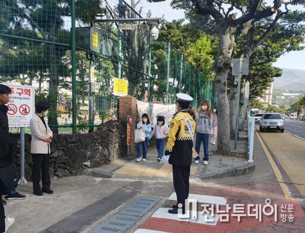제주 서귀포지역경찰대, 등굣길 어린이 교통안전 합동 캠페인 전개
