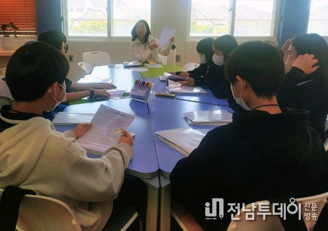 ‘2023년 읽고 톡(talk)하다’개강