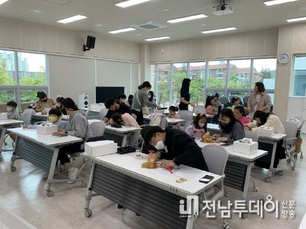광양금호도서관, 도서관주간 기념 「예술창의공방」 2강 성료