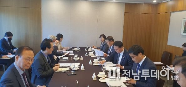 김희현 제주 정무부지사, 국제평화재단 임시이사회 참석