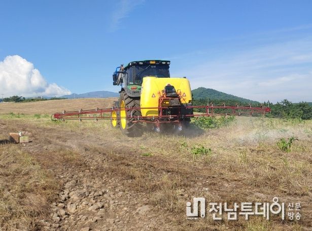 멸강나방 피해 막기 위한 목초지 예찰 강화