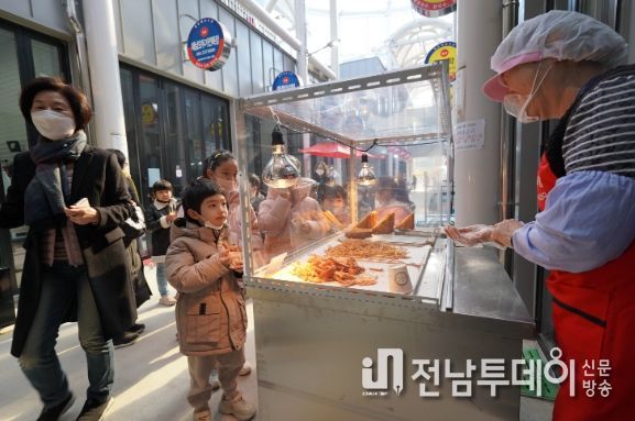 해남 매일시장 야간개장“금요일엔 야시장으로 오세요”