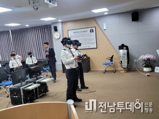제주자치경찰단, 현장대응력 강화 테이저건 교육