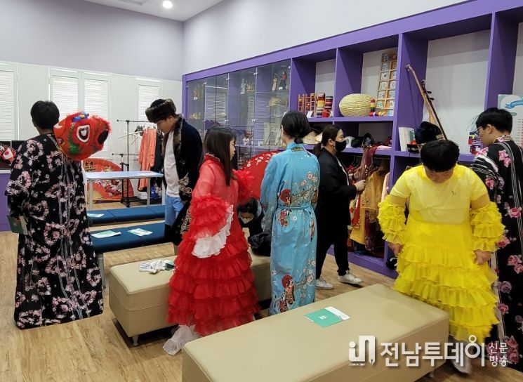 원어민교사와 함께하는 '체험학습' 프로그램