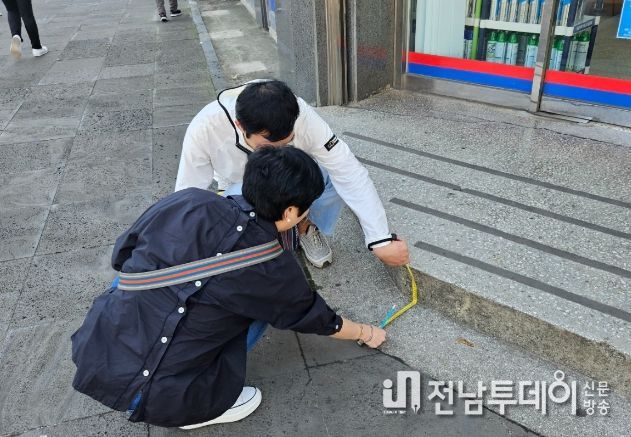 장애인 접근성 개선 위한 경사로 설치사업