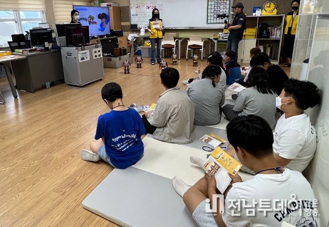 상상 체험버스로 떠나는 디지털 모험 여행