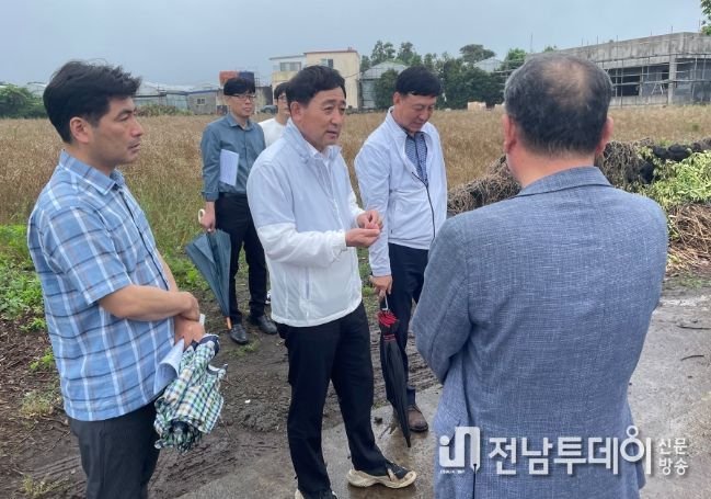 대체작물 경쟁력 확보를 위한 현장 방문한 이종우 시장