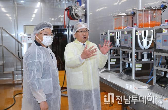 강병삼 제주시장, 구좌농협 유통센터 당근가공공장 방문