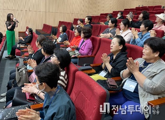 여성대학 문희경 서귀포시 홍보대사 초청 특강