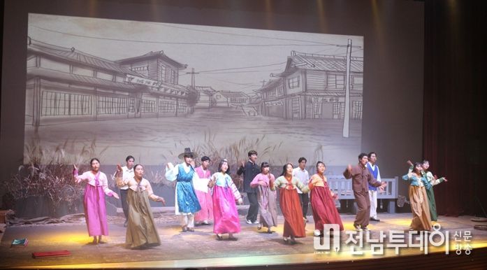재능 키움 '벌교고등학교 학생들이 '소화이야기' 뮤지컬 창작활동을 하고 있다.