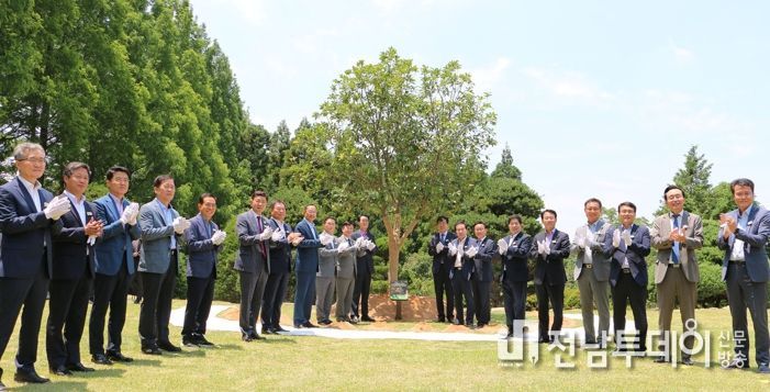 나주시, 전라남도 22개 시·군 단체장 ‘화합과 단결’ 나무 심다