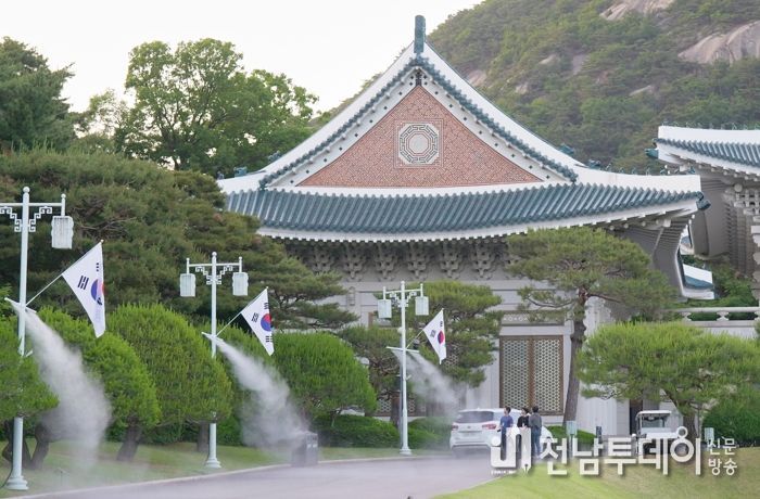 한여름의 시원한 안개 , 청와대 춘추관‧부산해운대 주야간 쿨링포그 가동