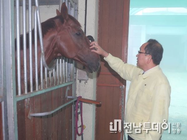 강병삼 제주시장, 제주한라대 말산업 실습목장 방문