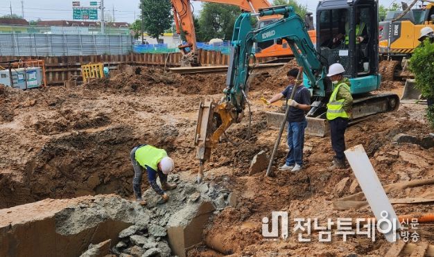 나주시, 삼영1지구 우수저류시설 공사 현장 상수도관 파손 복구 현장