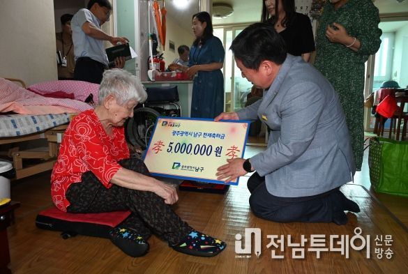 광주 남구, 전국 최초 ‘천세축하금’ 111세 어르신께 지급