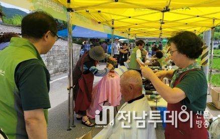 보성군 노동면, 함께하는 순천제일교회 재능 기부 활동_이미용(이발, 염색) 봉사를 진행하고 있다.
