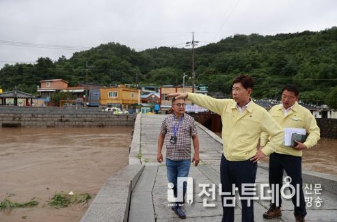 보성군, 집중호우에 따른 재해위험지역 현장 대응 온 힘 _김철우군수 벌교홍교다리 수위 점검 및 현장 대응
