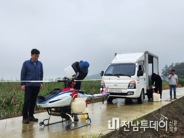 해남군“장마철 벼 병해충 막아라”항공방제 조기 실시