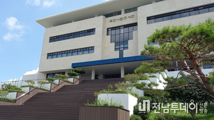 목포시립도서관이 다문화가정 어린이를 위한 도서관과 함께 책읽기 프로그램을 마련했다.