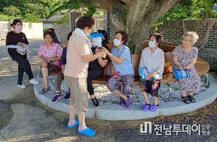 고흥군, 주민 쉼그늘 조성... 여름철 큰 인기