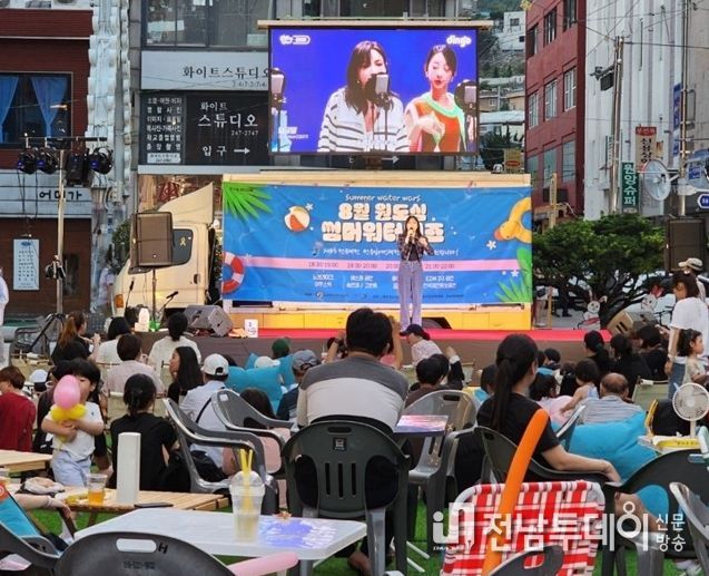 목포시와 목포원도심상인회가 ‘썸머워터워즈’행사를 통해 원도심살리기에 힘을 모았다.