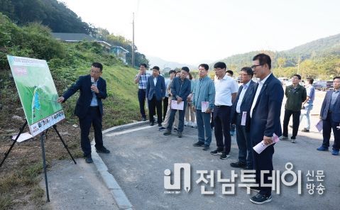 이상익 함평군수가 함평모악산꽃무릇축제 현장 점검을