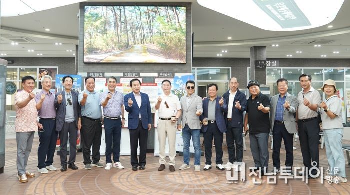 목포시가 한국여행업협회 임직원을 대상으로 목포관광자원팸투어를 진행하고 지속적인 관광교류 활성화를 도모했다.
