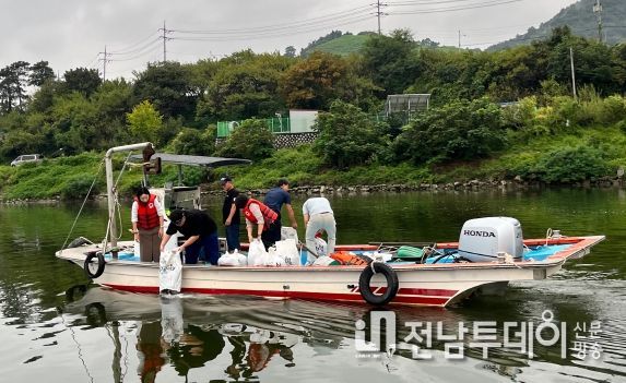 광양시, 다압면 섬진강에 재첩 7톤 살포