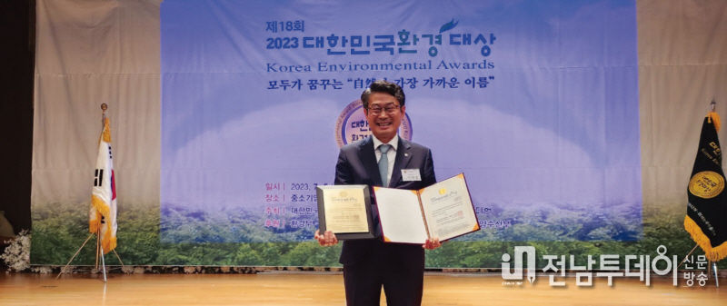 제18회 2023 대한민국환경대상 친환경제품 대상 수상(열우물 주식회사 이세용 대표)