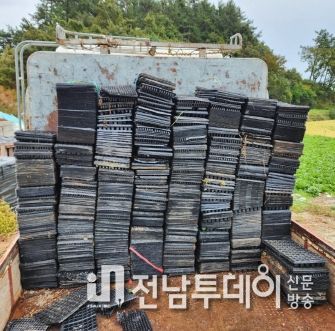해남군“배추 모종판이 자동차 내장재로 변신했어요”