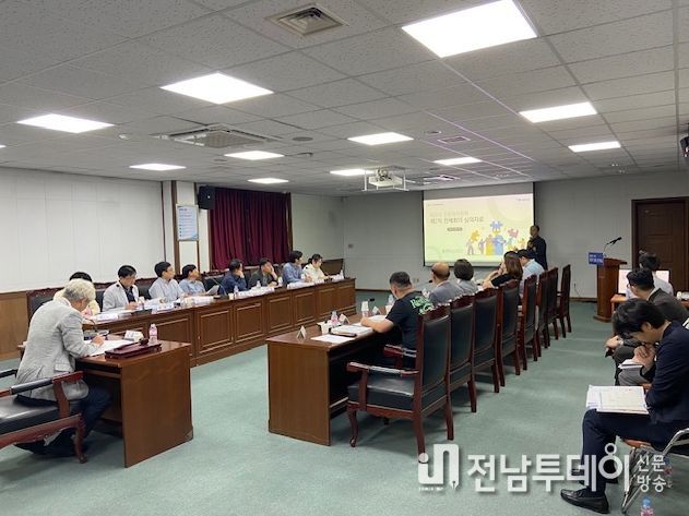 목포시내버스 공론화위원회 회의가 순조롭게 진행되고 있다.